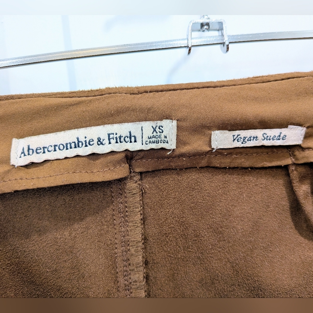 Abercrombie & Fitch Vegan Suede Wrap Skort with Tie Detail | Xsmall - Picture 4 of 4
